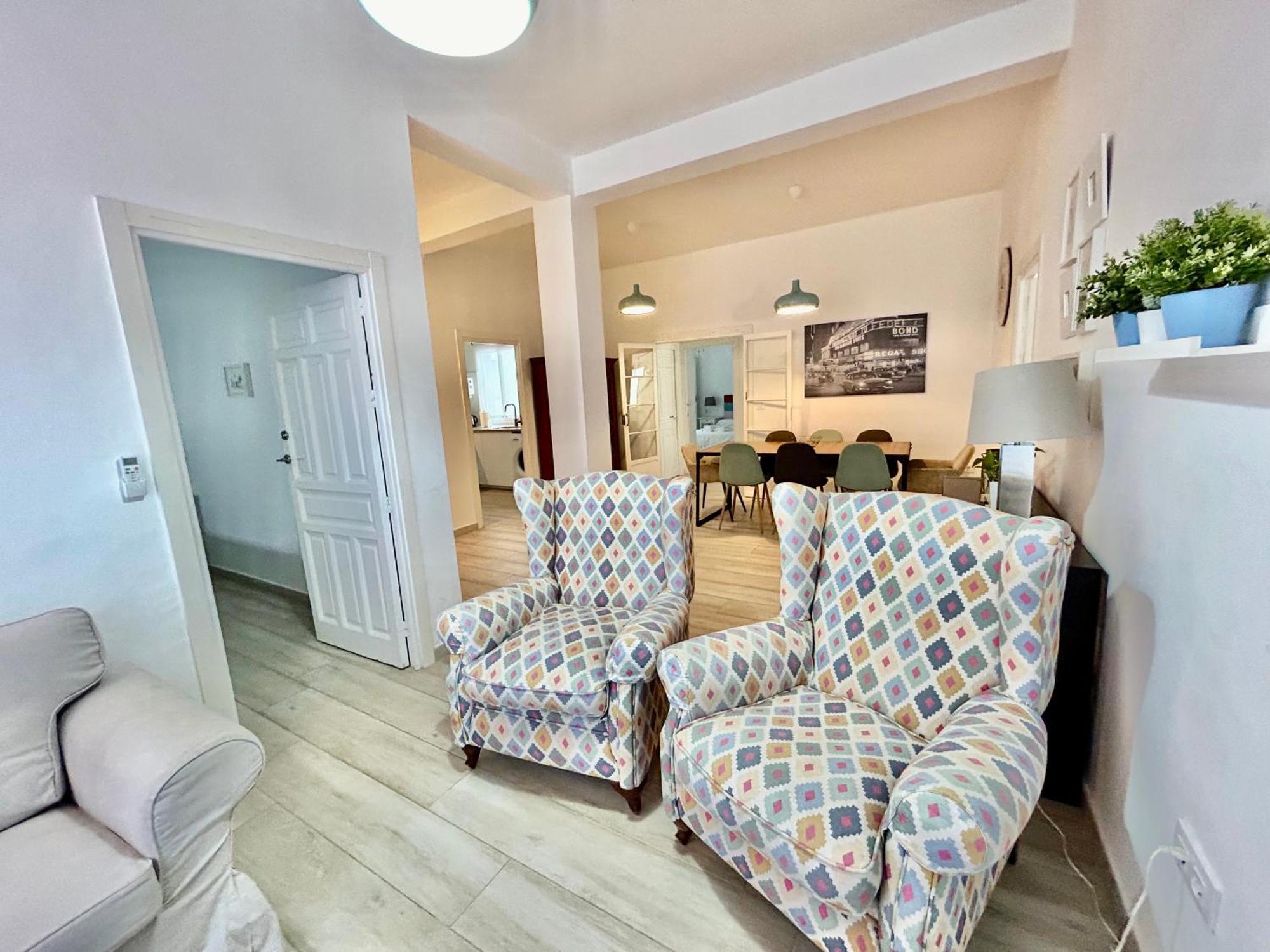 Acogedor Apt 8Pax 4Bdr 2Bth- Cozyhomesevilla2 Bagian luar foto