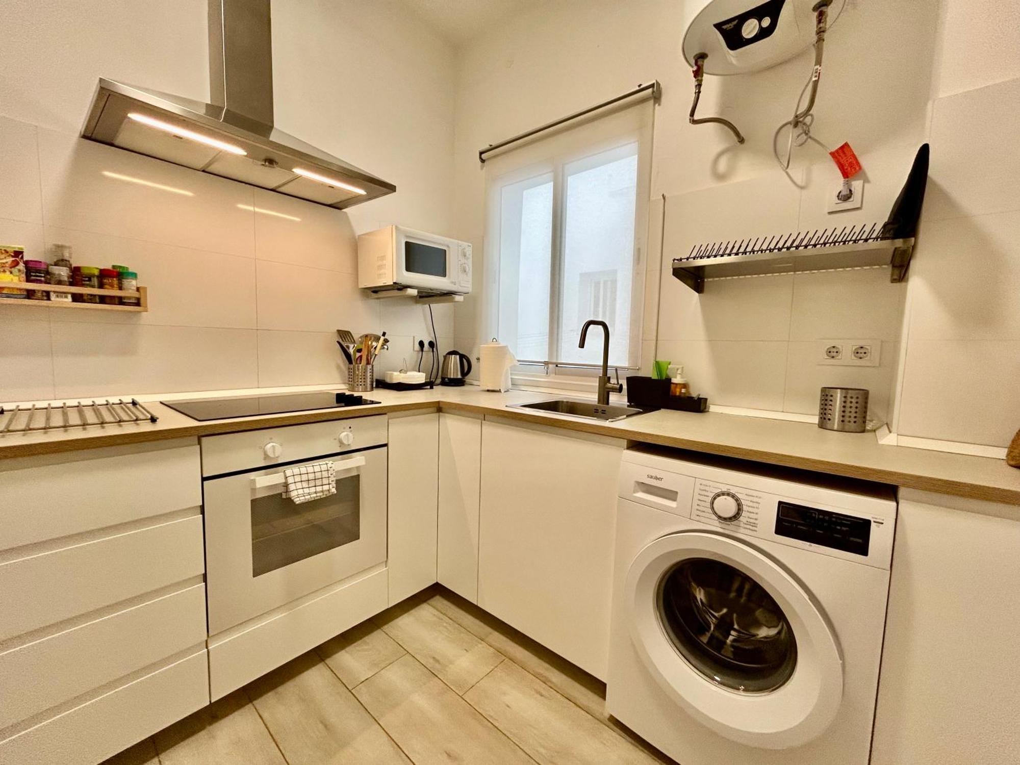 Acogedor Apt 8Pax 4Bdr 2Bth- Cozyhomesevilla2 Bagian luar foto