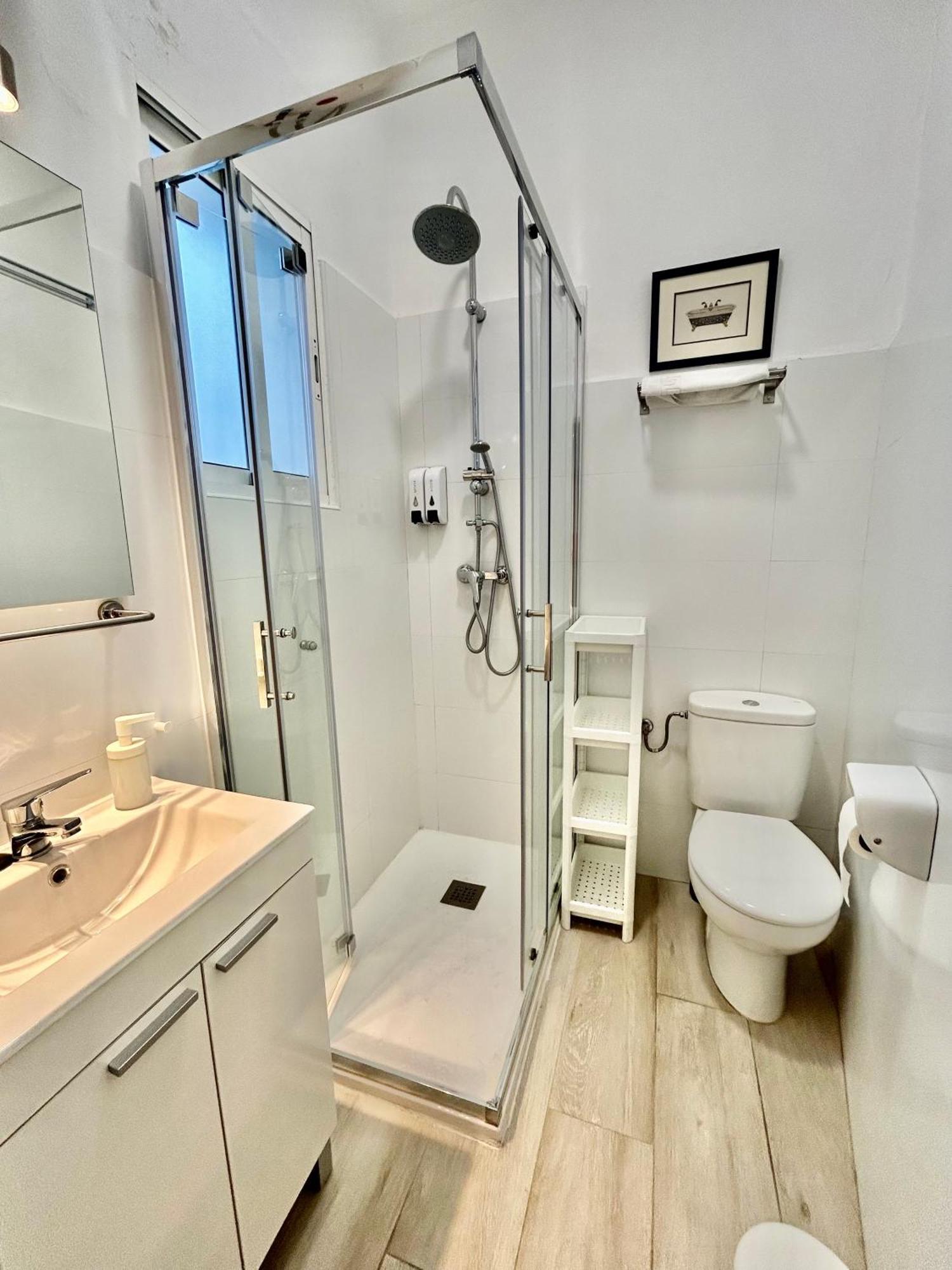 Acogedor Apt 8Pax 4Bdr 2Bth- Cozyhomesevilla2 Bagian luar foto