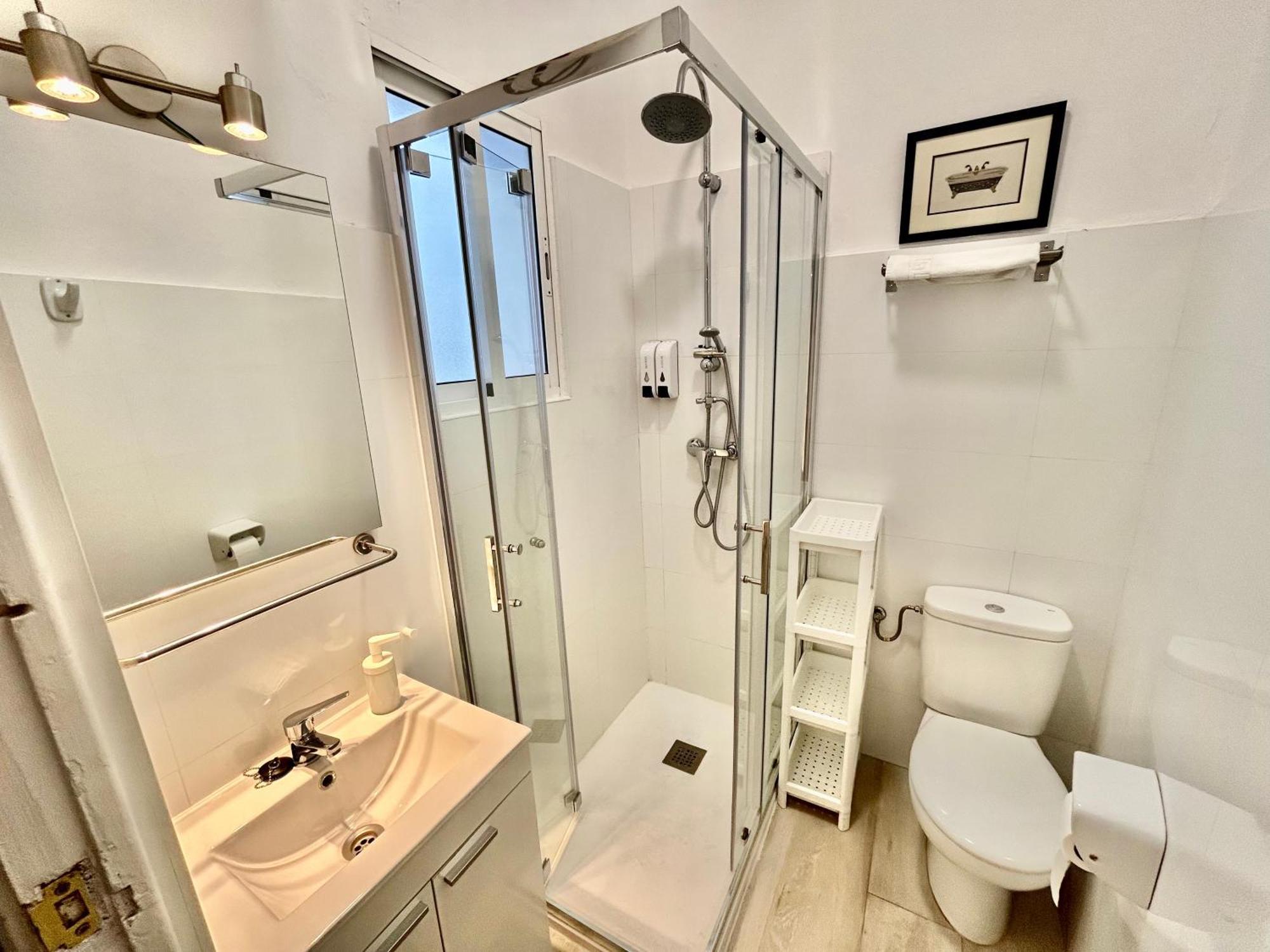 Acogedor Apt 8Pax 4Bdr 2Bth- Cozyhomesevilla2 Bagian luar foto