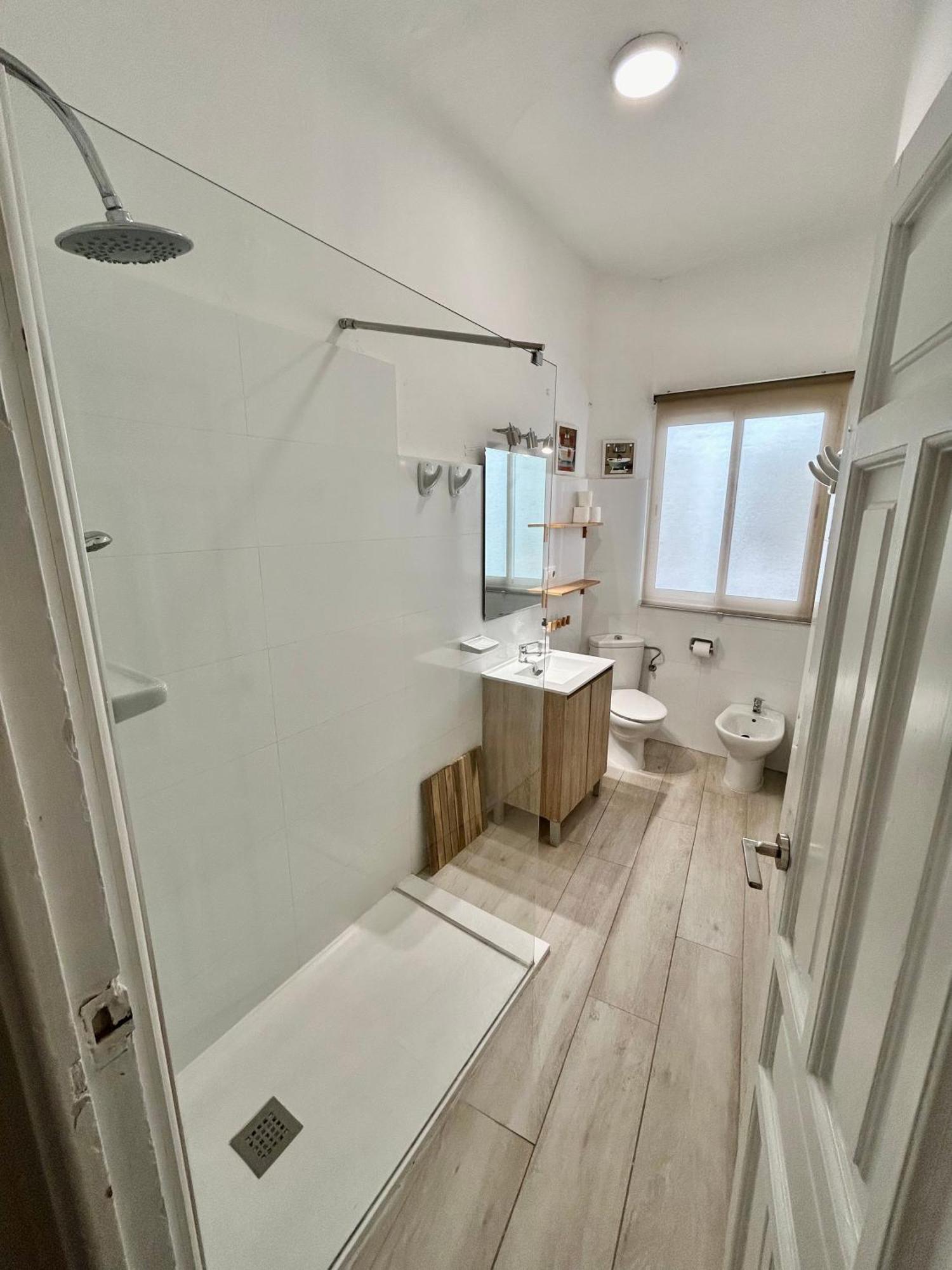 Acogedor Apt 8Pax 4Bdr 2Bth- Cozyhomesevilla2 Bagian luar foto