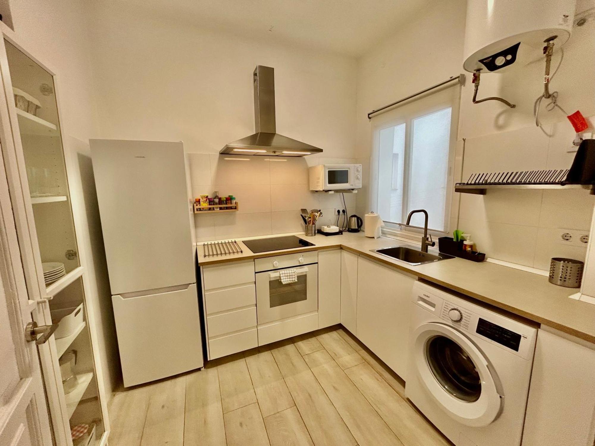 Acogedor Apt 8Pax 4Bdr 2Bth- Cozyhomesevilla2 Bagian luar foto