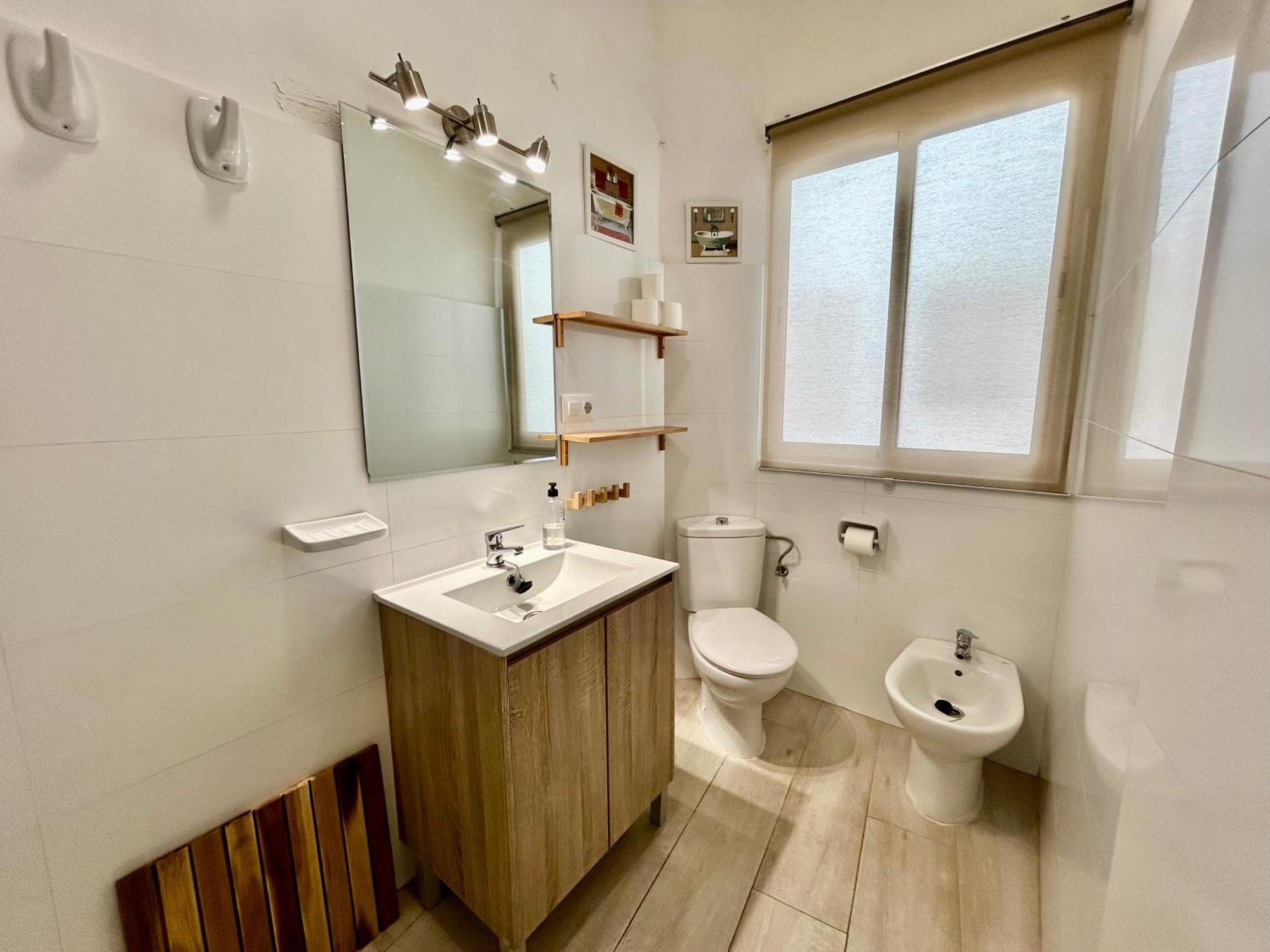 Acogedor Apt 8Pax 4Bdr 2Bth- Cozyhomesevilla2 Bagian luar foto